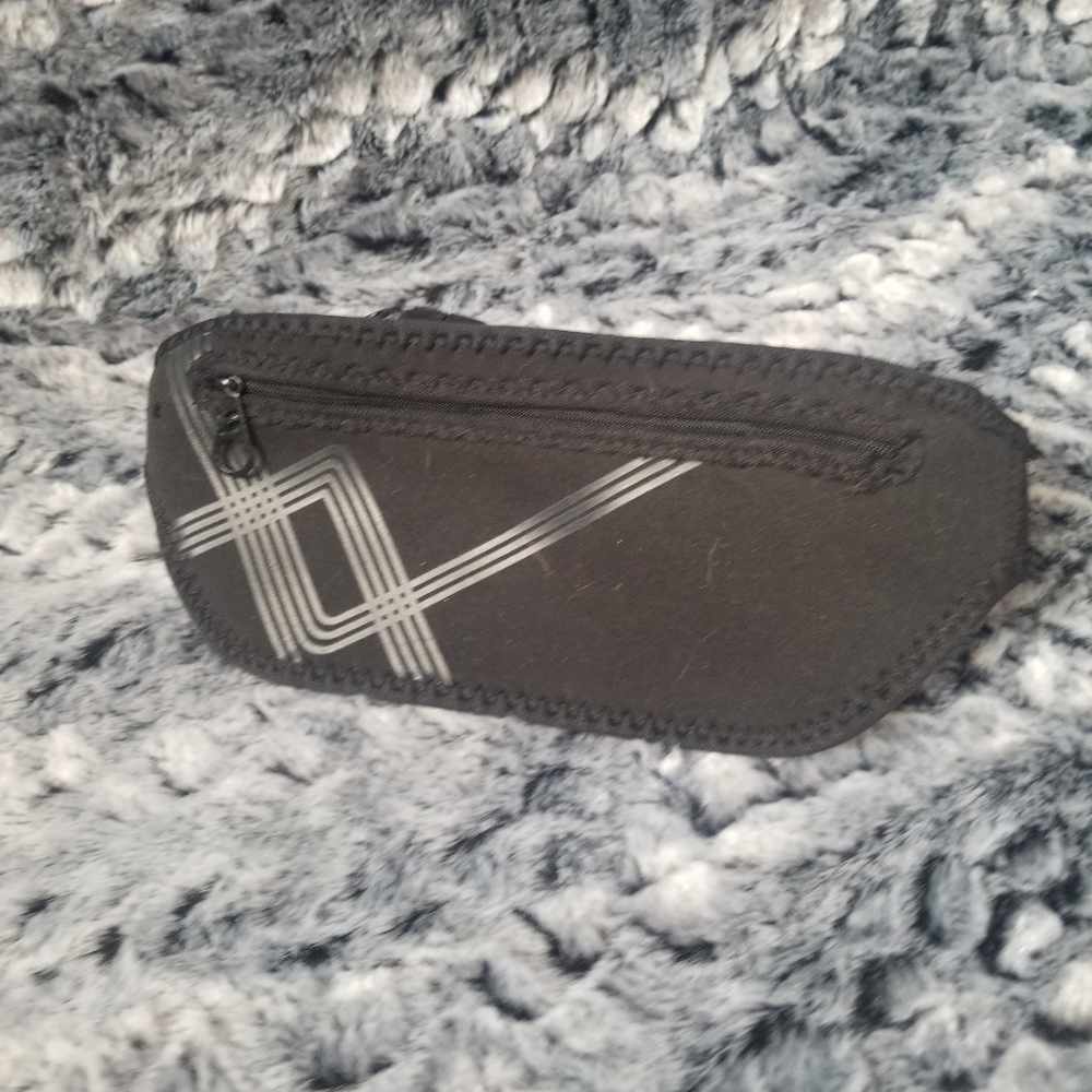 Slim fit fanny pack
